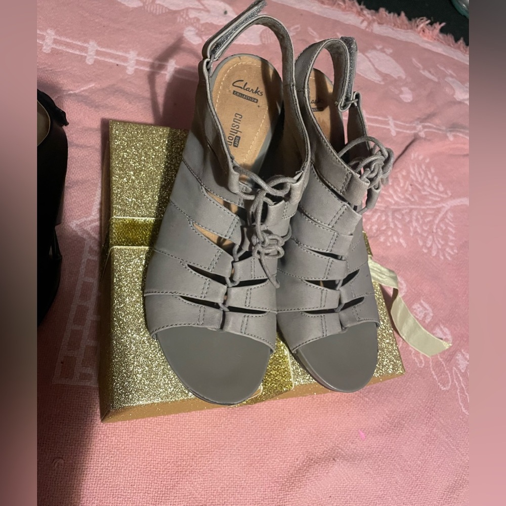 Clarks Women's Taupe Sandals size  6.5